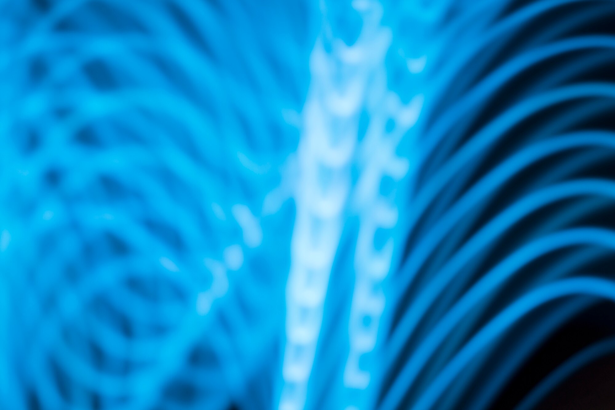 Imagen abstracta con tonos azules que evoca calma y fluidez, representando el ritmo cardiovascular